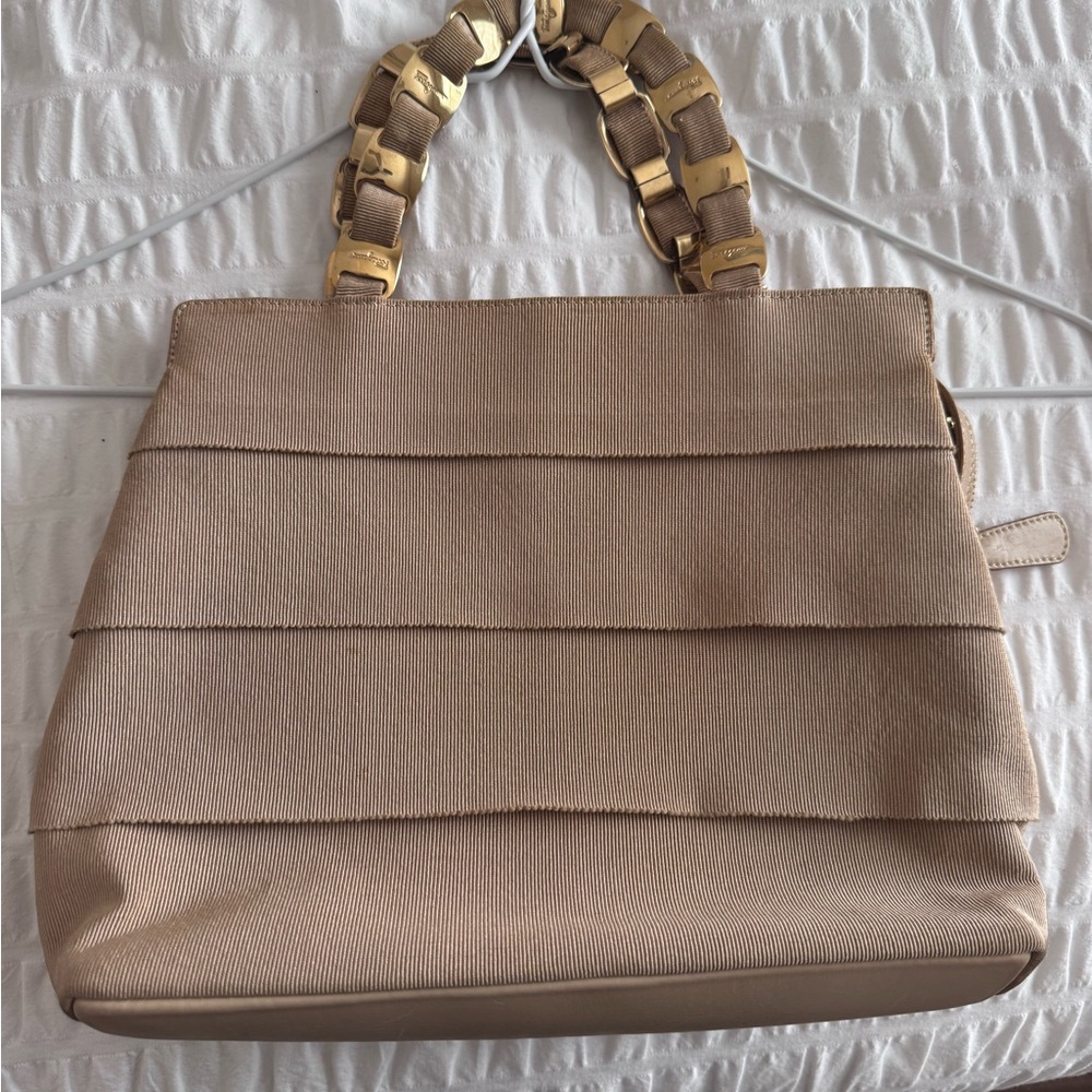 Salvatore Ferragamo Bag (Style AU-21-5251)